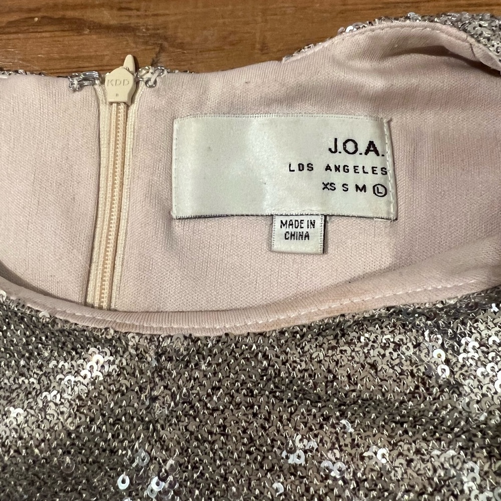 J.O.A. Los Angeles Silver Sequin Top Size L - Picture 5 of 6